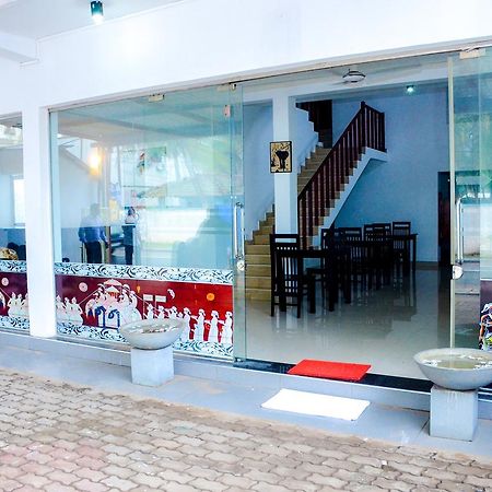 Yoho Beach Glory Hotel Negombo Buitenkant foto