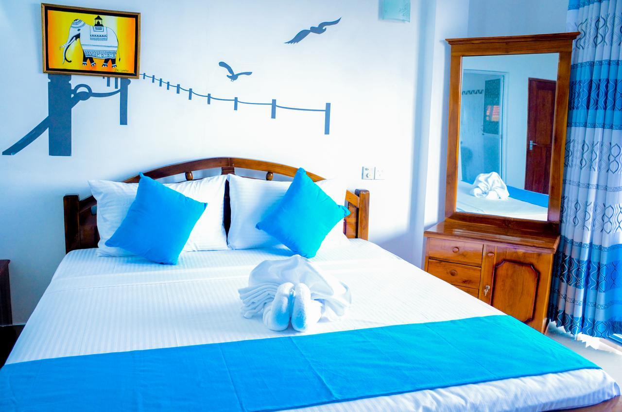 Yoho Beach Glory Hotel Negombo Buitenkant foto