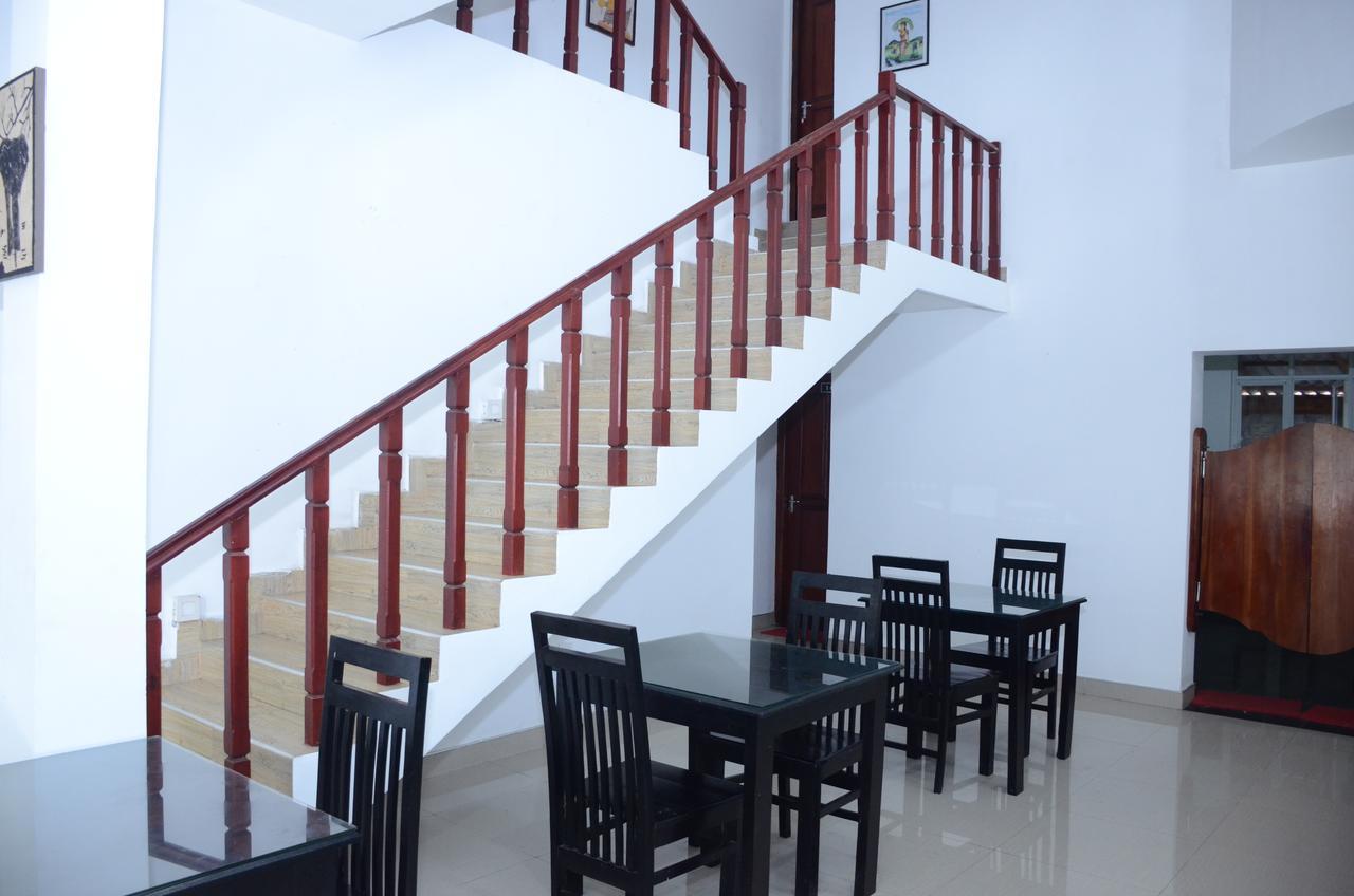 Yoho Beach Glory Hotel Negombo Buitenkant foto