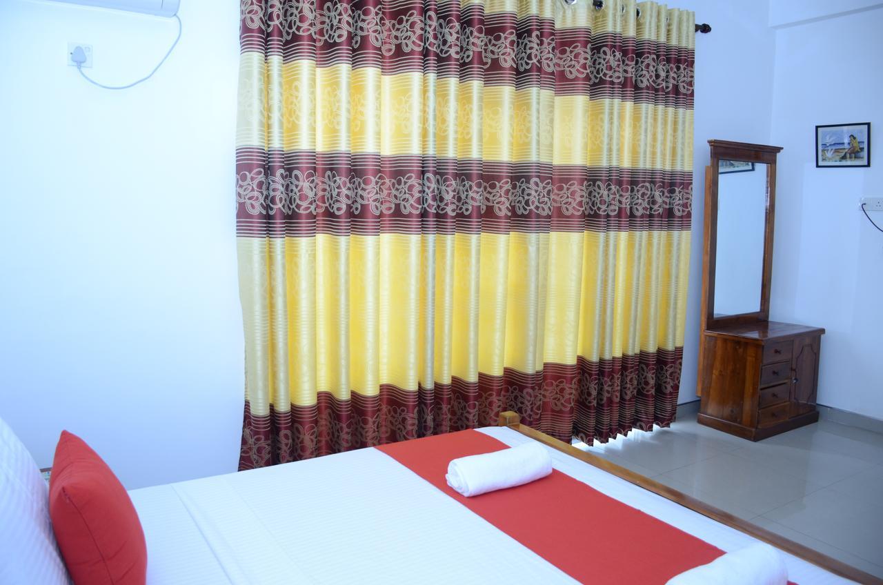 Yoho Beach Glory Hotel Negombo Buitenkant foto
