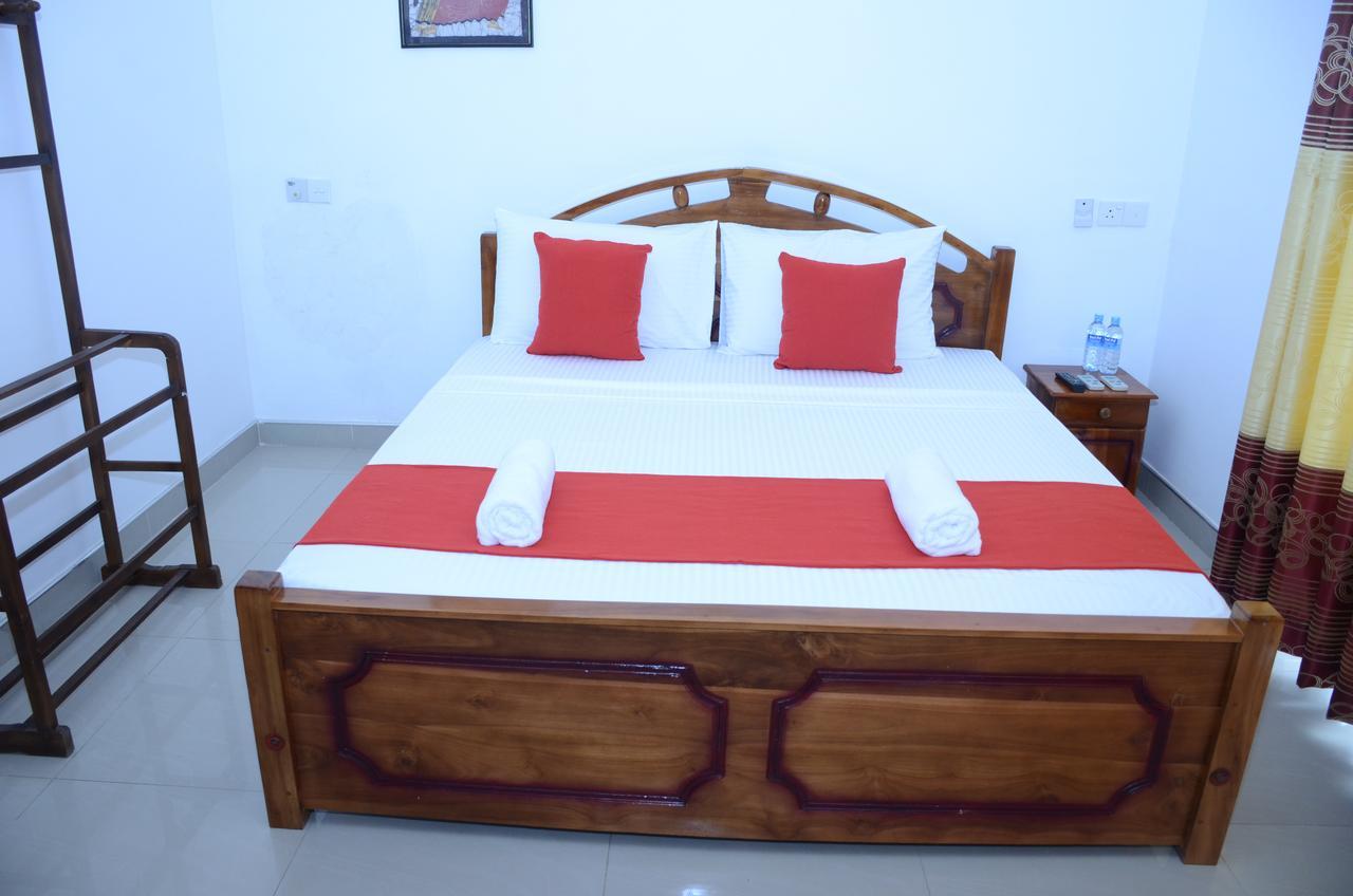 Yoho Beach Glory Hotel Negombo Buitenkant foto