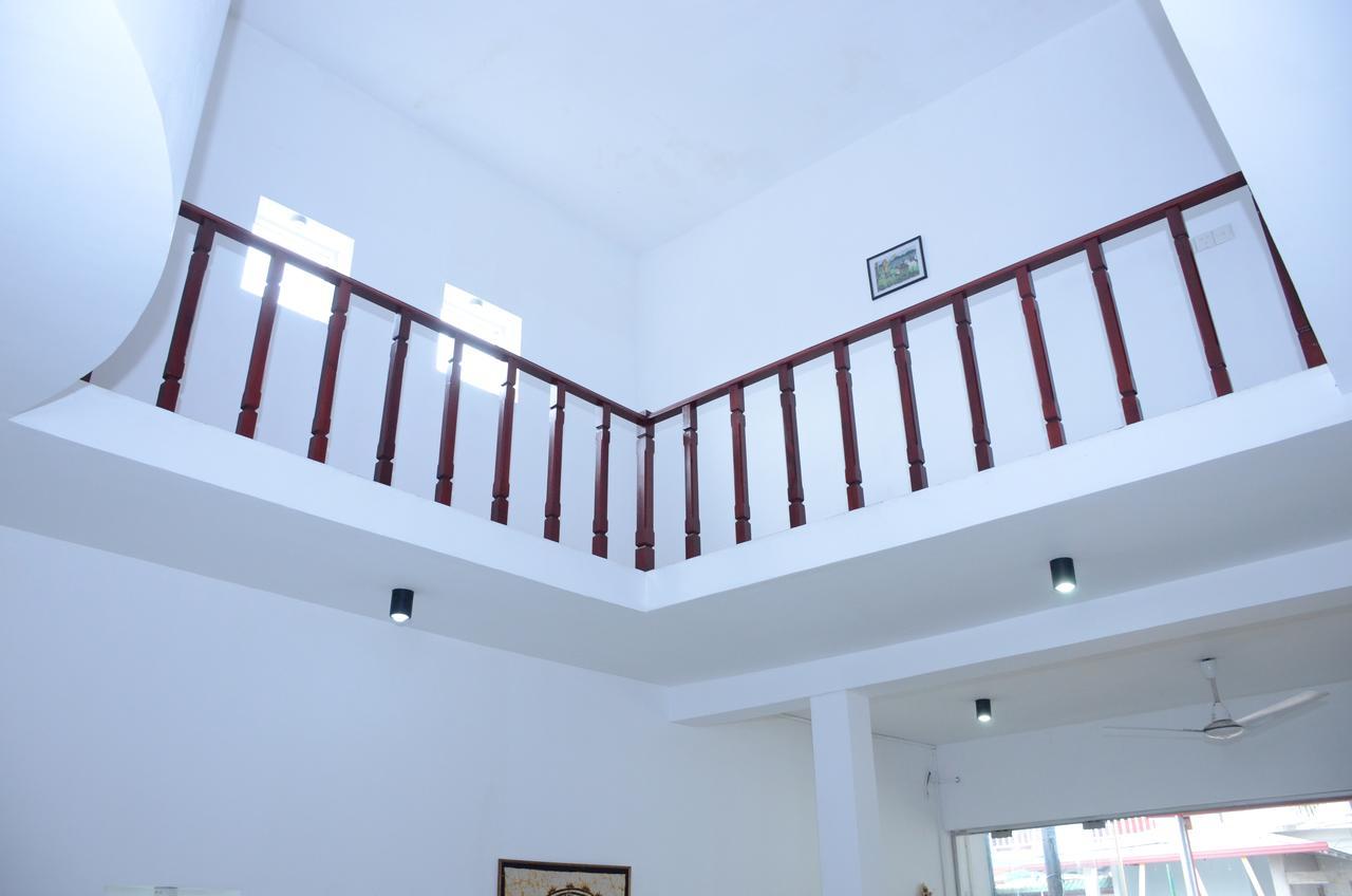 Yoho Beach Glory Hotel Negombo Buitenkant foto