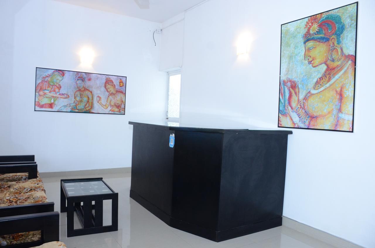 Yoho Beach Glory Hotel Negombo Buitenkant foto