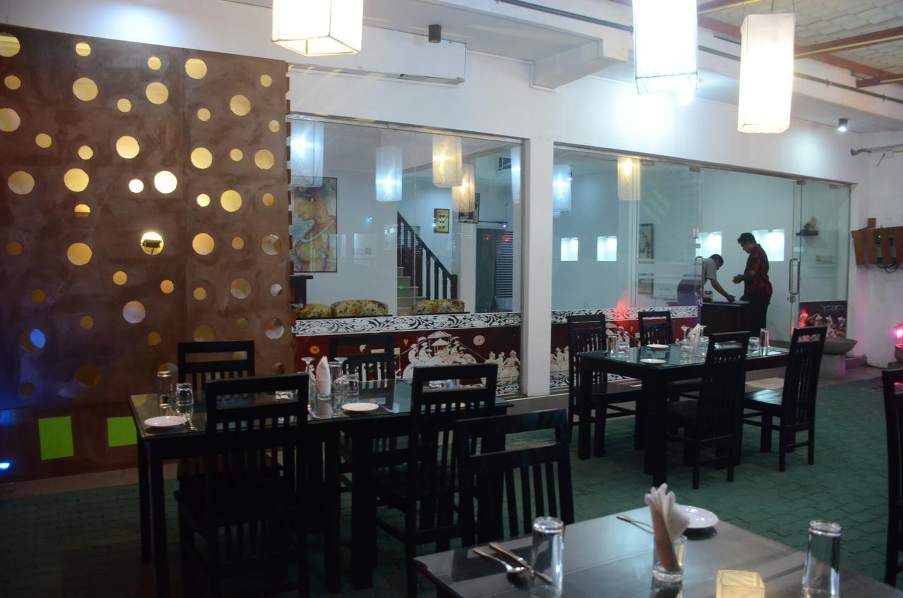Yoho Beach Glory Hotel Negombo Buitenkant foto