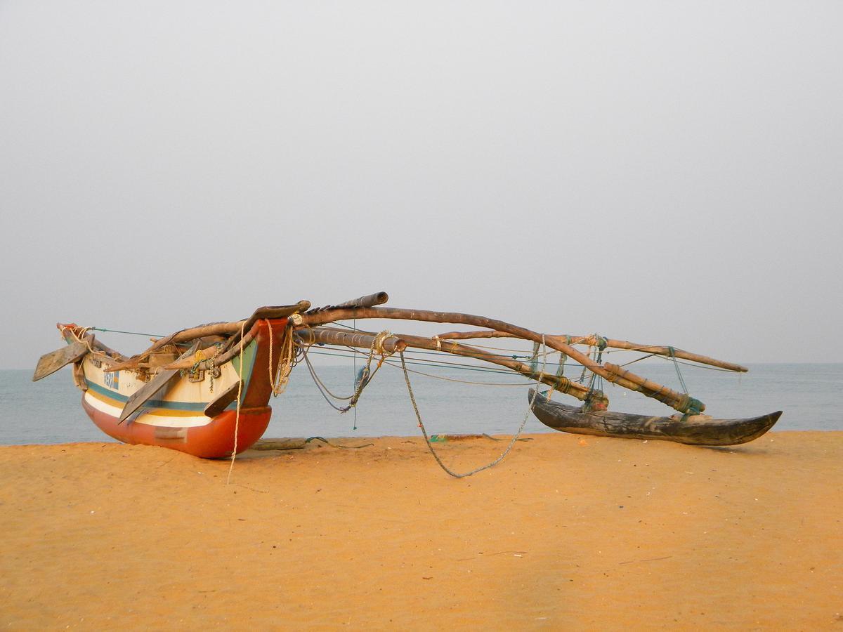 Yoho Beach Glory Hotel Negombo Buitenkant foto