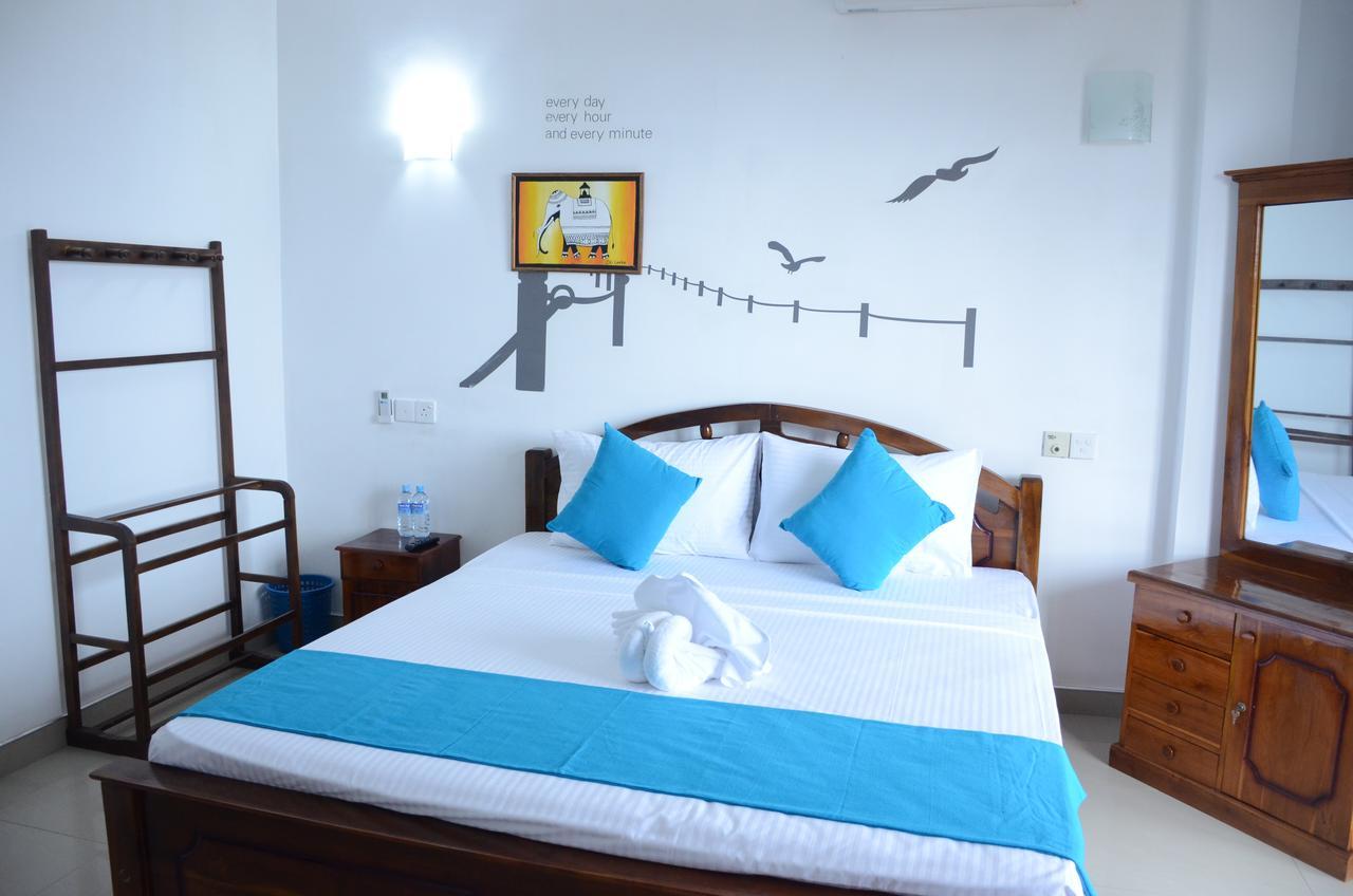 Yoho Beach Glory Hotel Negombo Buitenkant foto