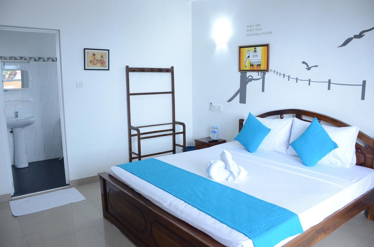 Yoho Beach Glory Hotel Negombo Buitenkant foto