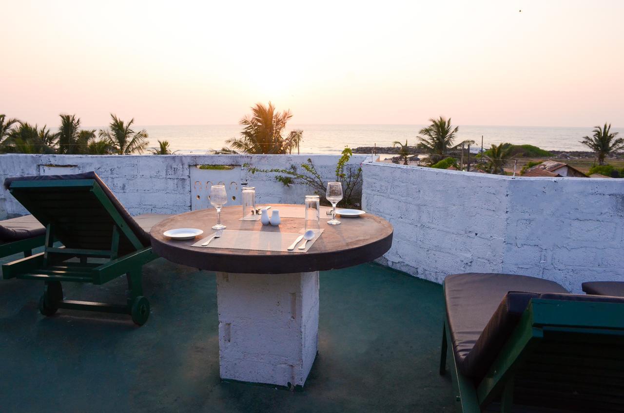 Yoho Beach Glory Hotel Negombo Buitenkant foto
