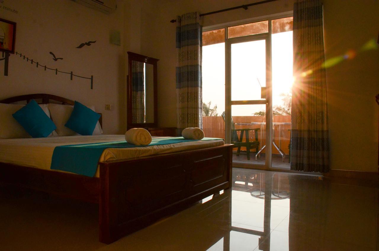 Yoho Beach Glory Hotel Negombo Buitenkant foto