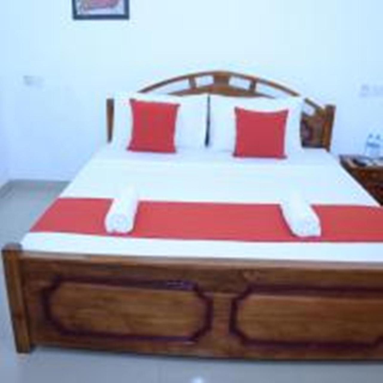 Yoho Beach Glory Hotel Negombo Buitenkant foto