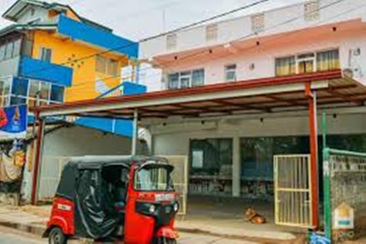 Yoho Beach Glory Hotel Negombo Buitenkant foto